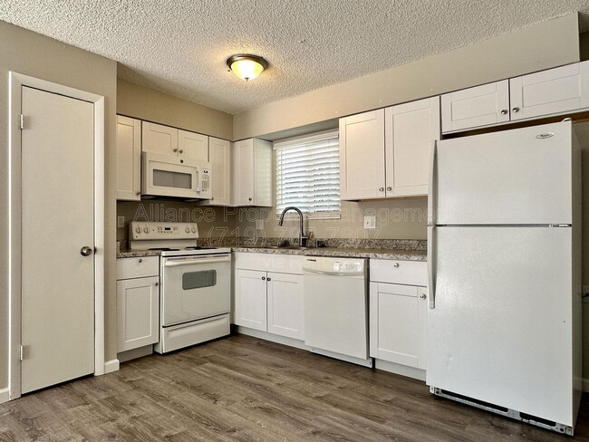 Photo - 2460 E Willamette Ave