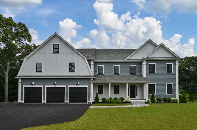 Photo - 585 Lowell St