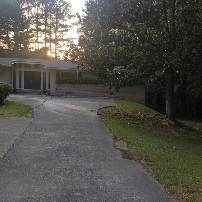 Photo - 2540 Lake Capri Rd NW