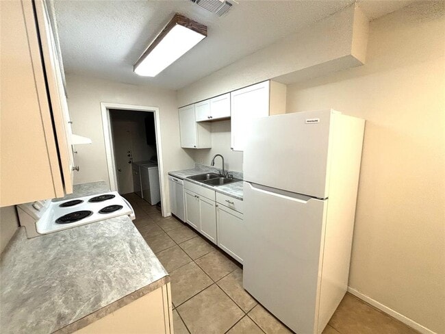 Photo - 411 Live Oak St