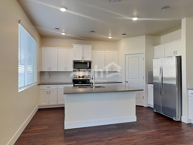 Photo - 1372 E Ludlow Dr