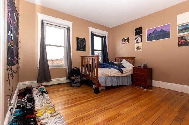 Photo - AWESOME ALLSTON 2 BED FOR 9/1
