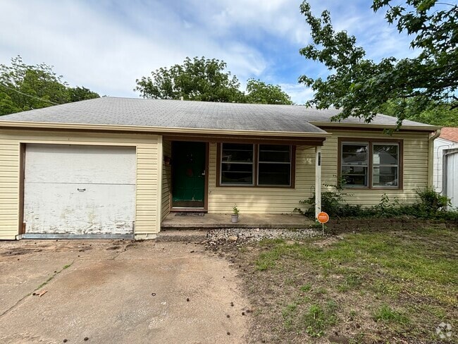 Building Photo - 823 N Oswego Ave Rental