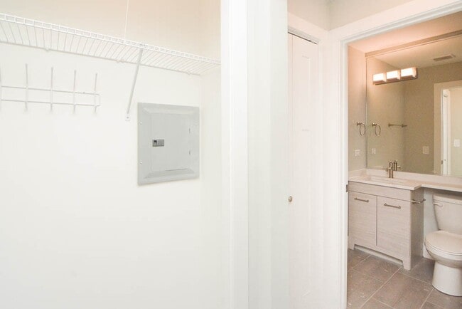 Photo - 450 W Barry Ave Unidad 203