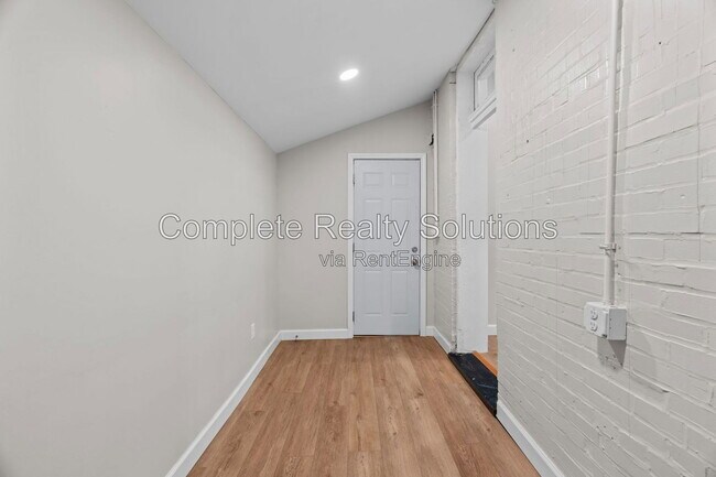 Photo - 3680 Blow St