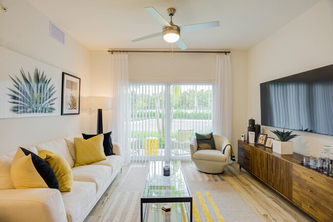 East Phase Living/dining area - Avalon Miramar Park Place