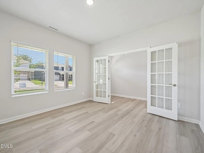 Photo - 300 Karlov Rd