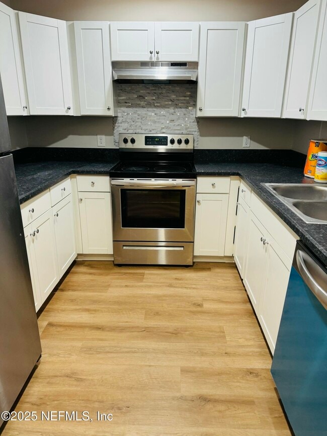 Photo - 8153 Settlers Landing Trail N