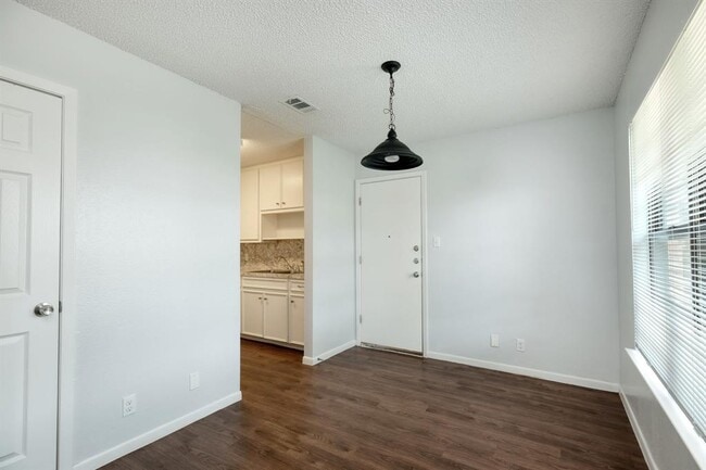 Photo - 2900 Mesquite Ln