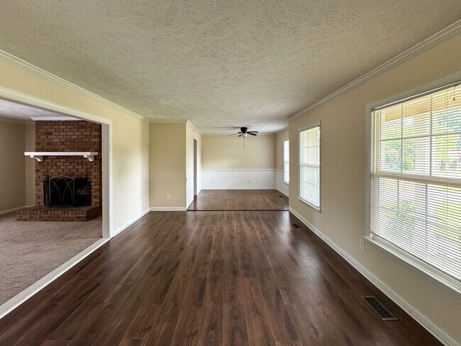 Photo - Charming 3 Bed 2 Bath Home Conveniently Located in Fayetteville