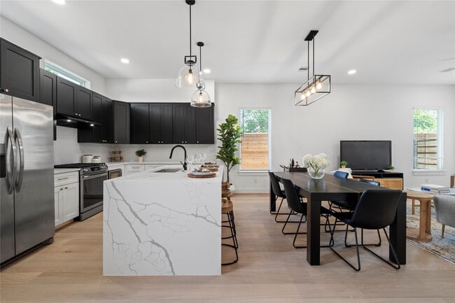 Photo - 4108 Cortlandt St