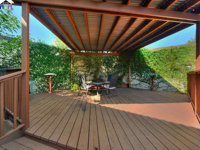 Photo - 3813 Lake Ontario Dr