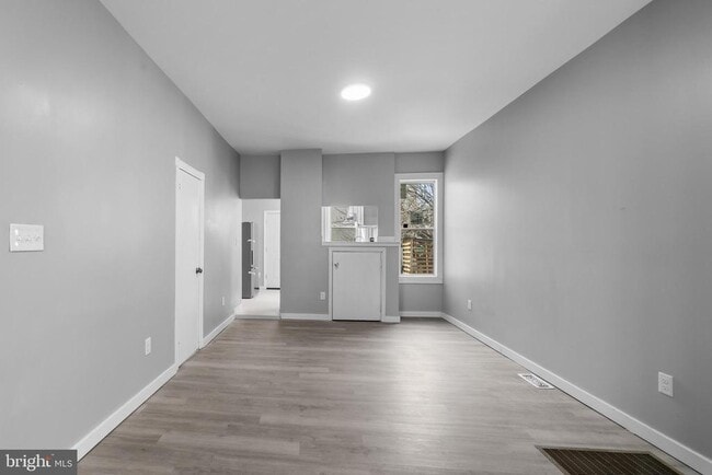 Photo - 346 Ridgeway St