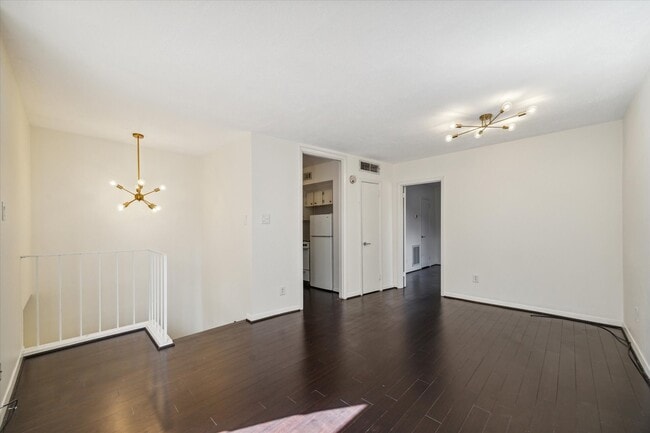 Building Photo - 3401 Timmons Ln Unit 14
