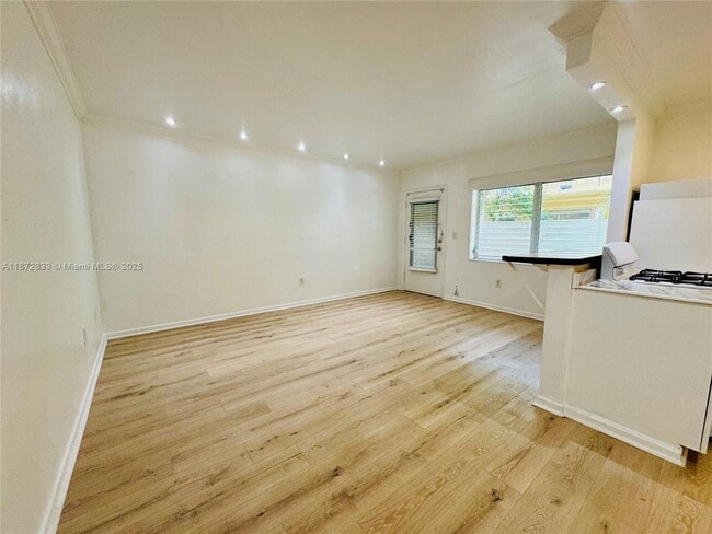 Building Photo - 65 Washington Ave Unit 3