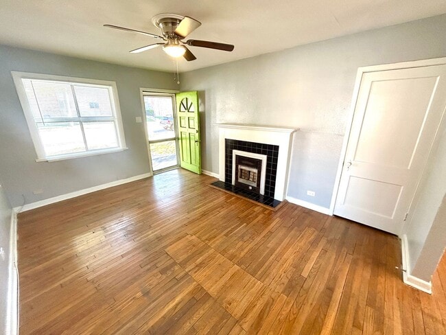 425 Maverick St Unit 7
