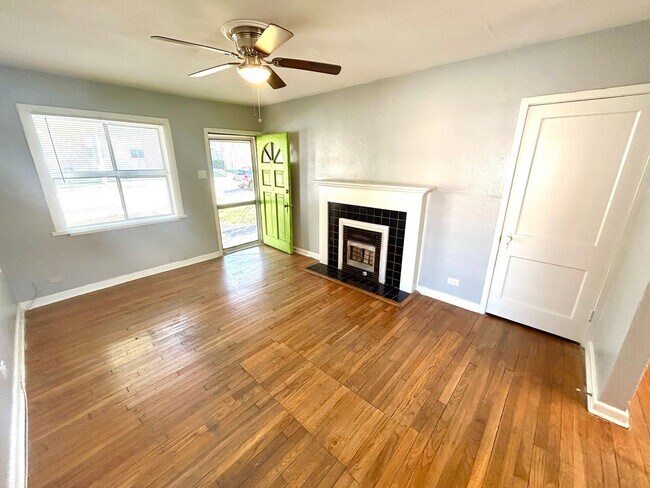 Photo - 425 Maverick St Unit 7
