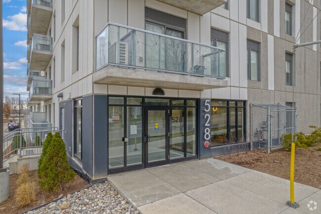 Entrée - The Carmine, 528 Lancaster Street West