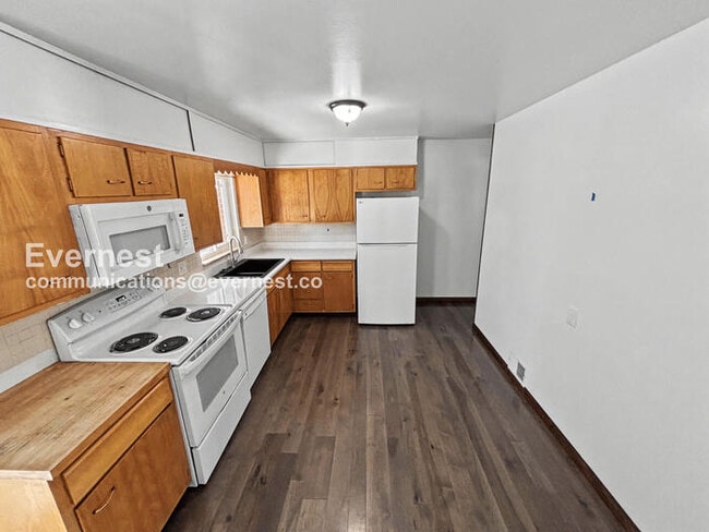 Photo - 6822 Moore St