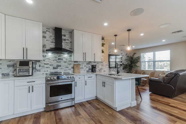 Photo - 4614 Pinewood Ave