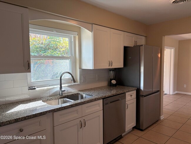 Photo - 619 Rosada St