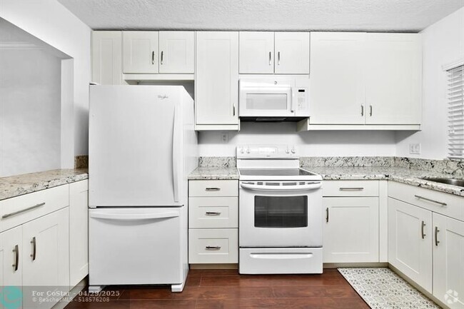 Building Photo - 1750 NW 3rd Terrace Unit 105C Rental
