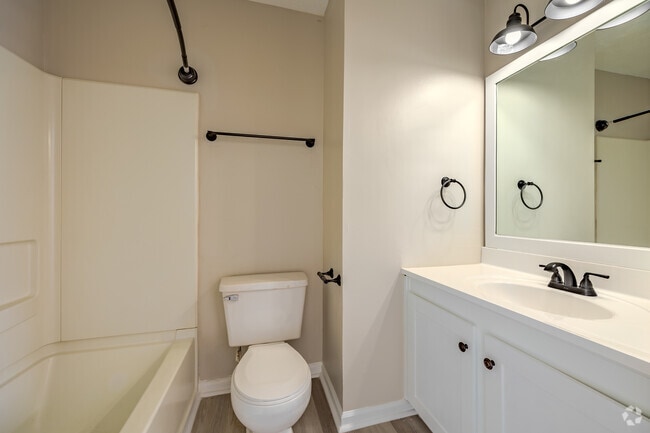 2BR, 2BA - 1048SF