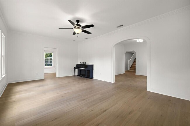 Photo - 1301 Sloan St