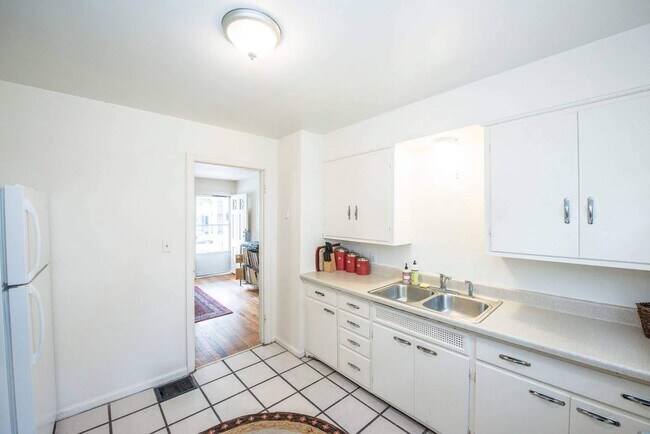 Photo - 5163 Caroline Ave