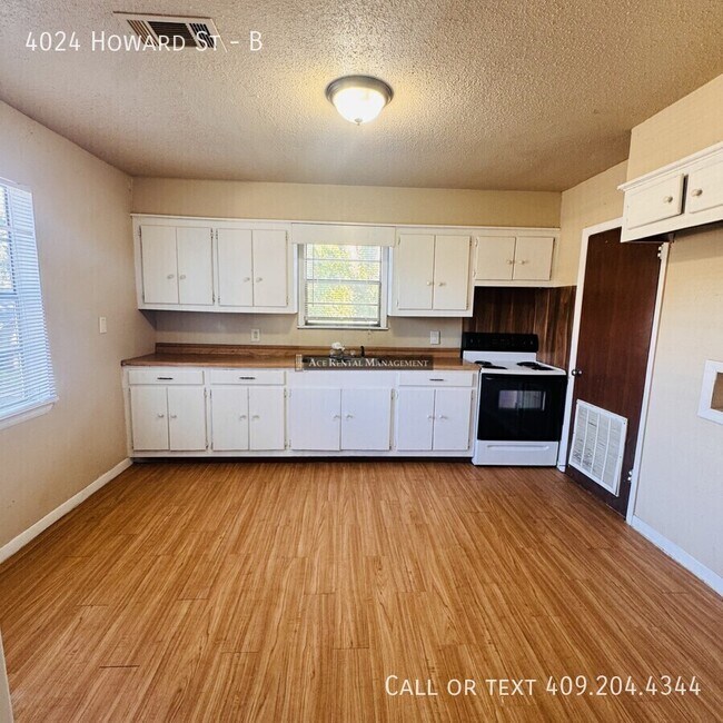 Photo - 4024 Howard St Unit B