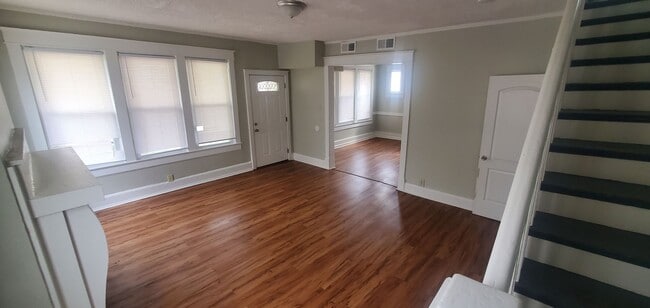 Photo - 152 E Fifth St