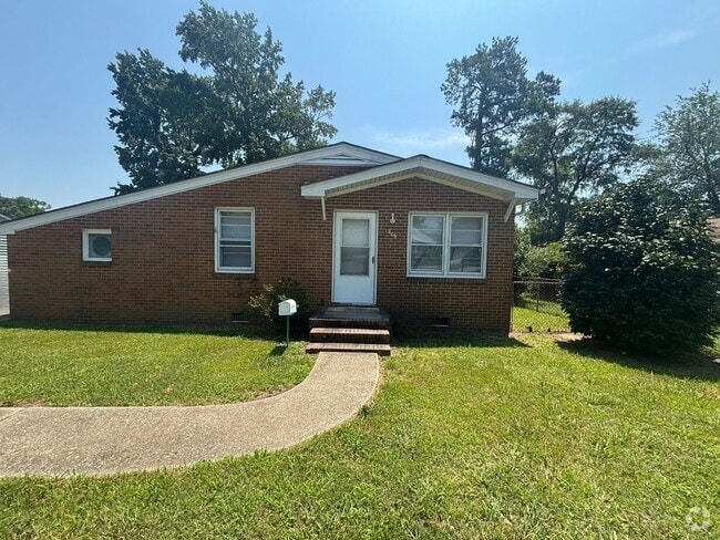 Building Photo - 806 Carolina St Rental