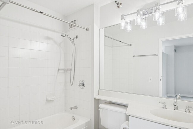 Photo - 401 E Ontario St Unidad 3105