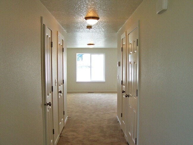 Photo - Available 3/23! Spacious 3 Bed/2.5 Bath Home in VAN MALL Area!