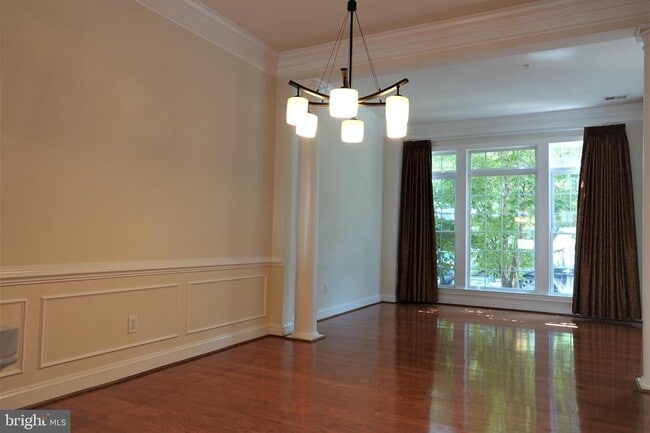 Photo - 1115 Crestfield Dr