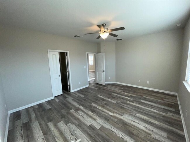 Photo - 220 McFarland St