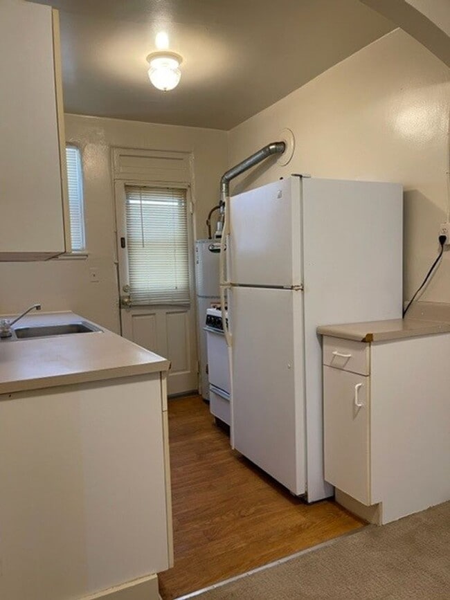 Photo - Quaint Studio, Freshly Painted, in Central... Unit 2609