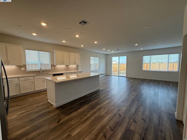 Photo - 1013 Bluebell Cir