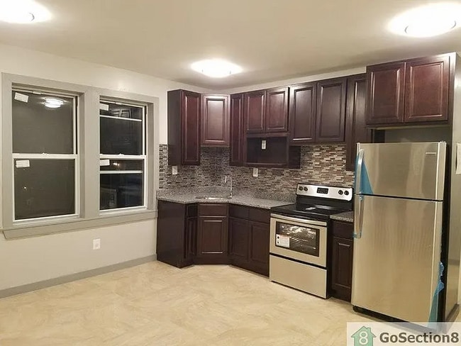 Building Photo - 69-75 James St