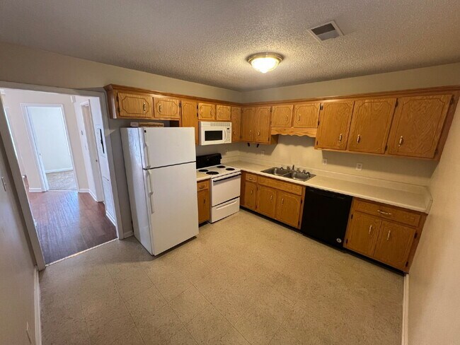 Photo - 102 A TENNESSEE AVE OAK GROVE KY 42262