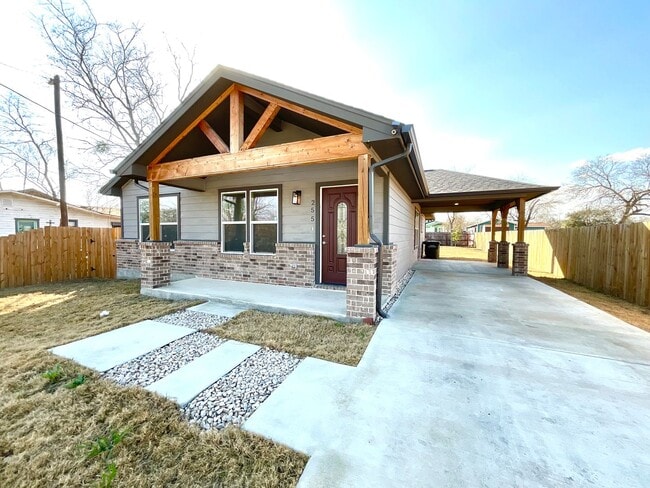 Photo - Modern Home With Covered Patio & Fenced Yard!