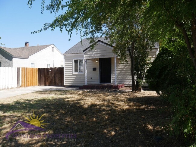 Photo - Cozy 2 Bed 1 Bath 728qft single family home in Oak Park