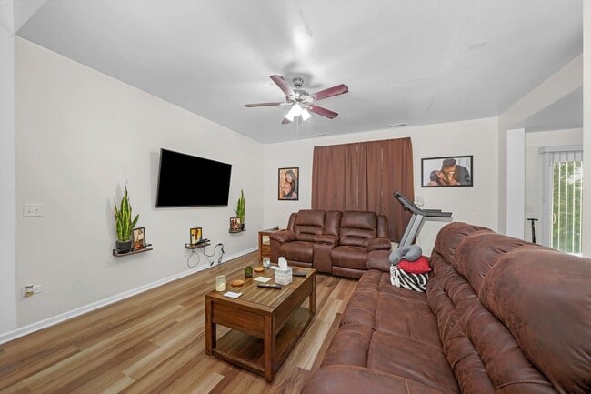 Photo - 1492 Orchid St