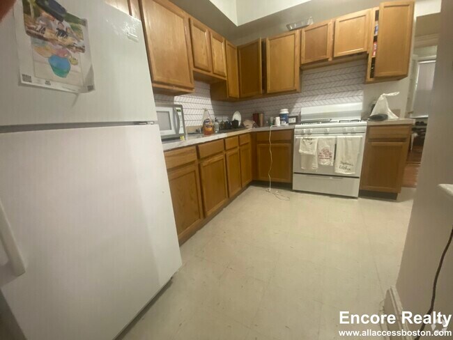 Building Photo - 1786 Beacon St Unit 1788-1A Rental