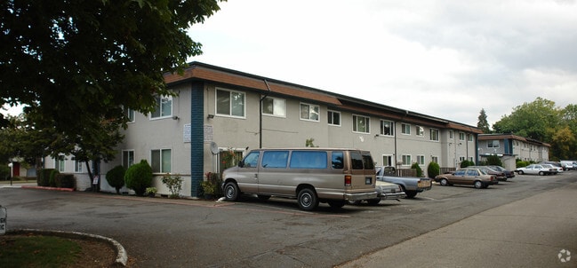 Photo - The Pines Apartments