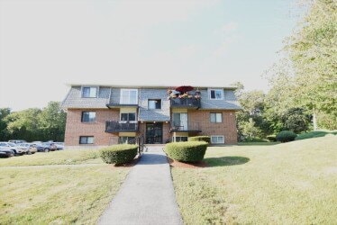 Building Photo - Great, updated condo with ton's of amenities! Unit 27-1