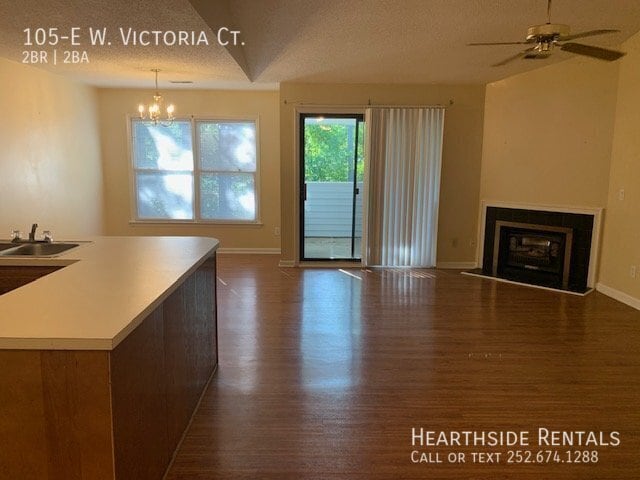 Photo - 105-E W Victoria Ct