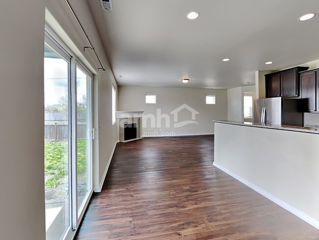 Photo - 2780 Link Ave