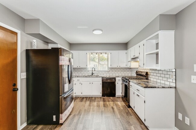 Photo - 873 E Greenway Ct