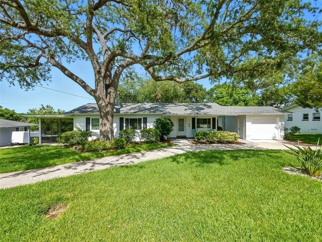 Building Photo - 1426 Crestview Dr